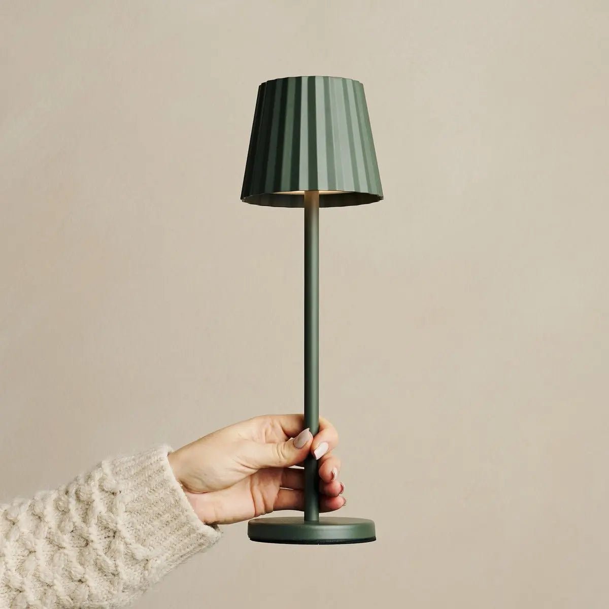 Combi Set Professional-4 x Maya Olive Green Oplaadbare tafellampen en 1 x Amstel Wireless Laying Station met Qi-Technology - Afbeelding 7