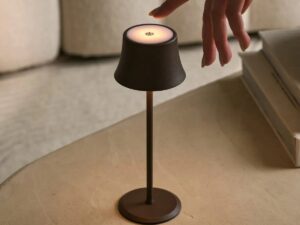 Willy Mini Mocha Brown oplaadbare tafellamp – stijlvol, dimbaar, batterijduur van 60 uur