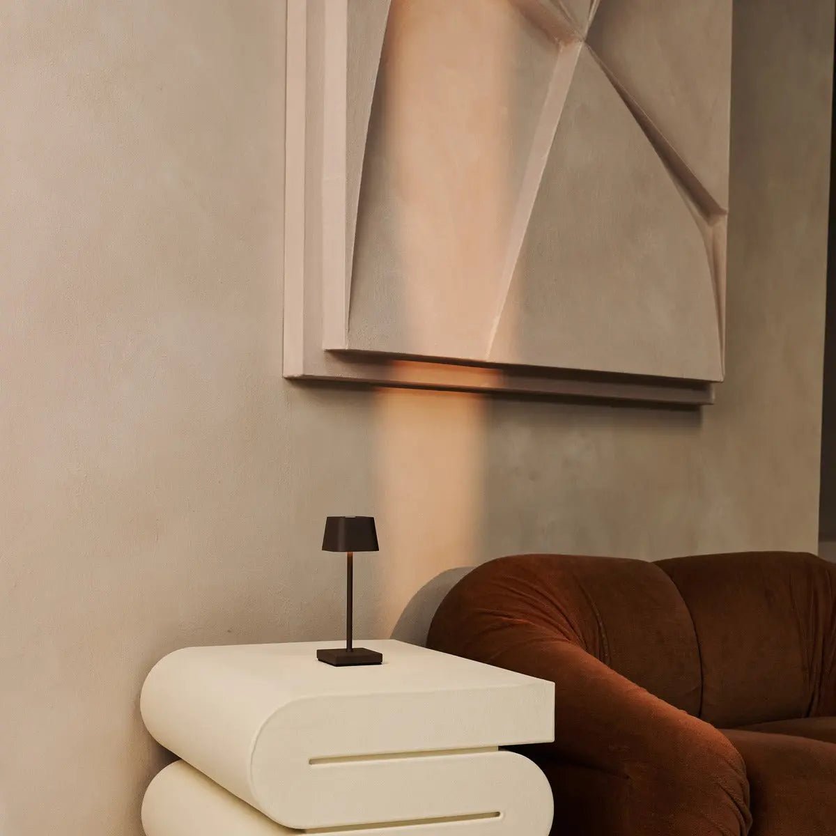 Sarphati Mini Mocha Bruin Draadloze tafellamp - Draadloos oplaadbaar via laadstation, dimbare lamp en 3 lichtmodi - Afbeelding 3