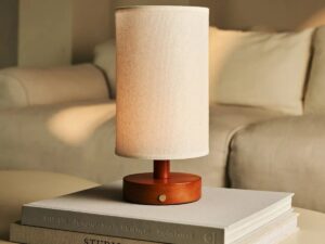 Ben Kastanjebruine houten tafellamp – Oplaadbaar, dimbaar, USB-C-voeding