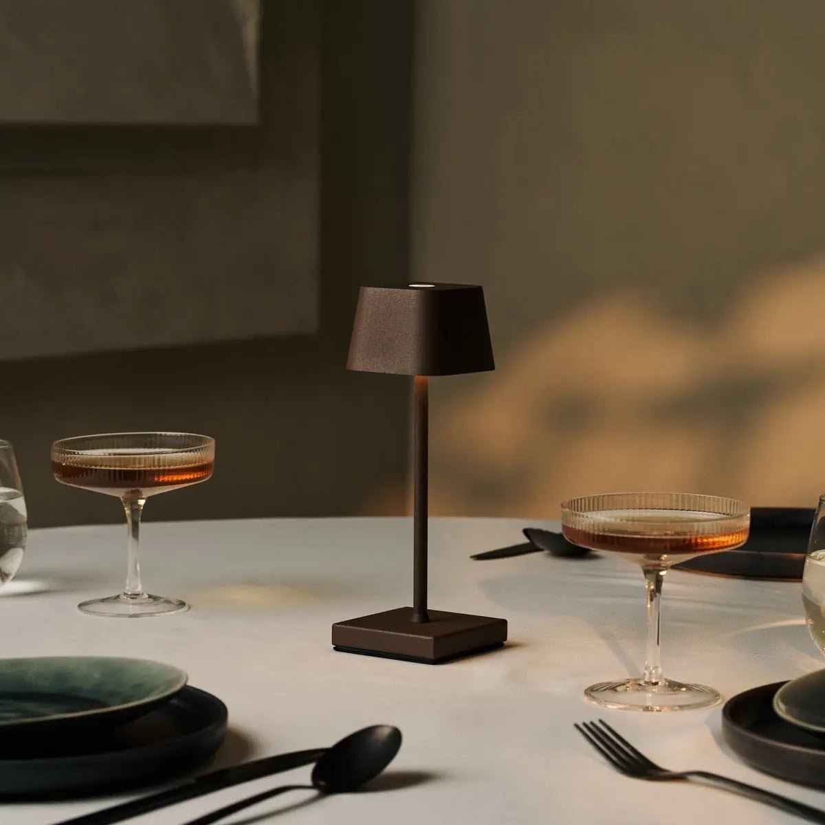 Sarphati Mini Mocha Bruin Draadloze tafellamp - Draadloos oplaadbaar via laadstation, dimbare lamp en 3 lichtmodi - Afbeelding 6