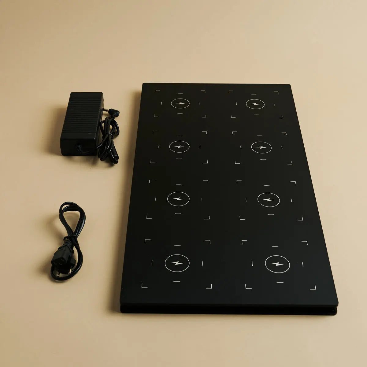 Combi Set Professional-8 X de Pijp Mini Midnight Black oplaadbare tafellampen & 1 x Central Station draadloos laadstation met Qi-Technology - Afbeelding 4