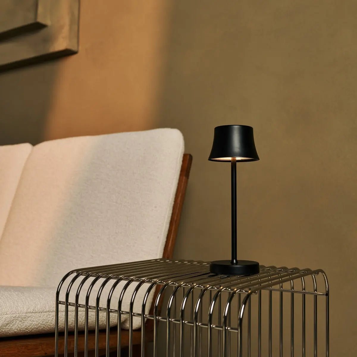 Combi Set Professional-8 X de Pijp Mini Midnight Black oplaadbare tafellampen & 1 x Central Station draadloos laadstation met Qi-Technology - Afbeelding 5