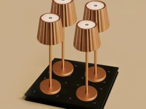 Combi Set Professional-4 x Maya koper oplaadbare tafellampen en 1 x Amstel draadloos laadstation met Qi-Technology