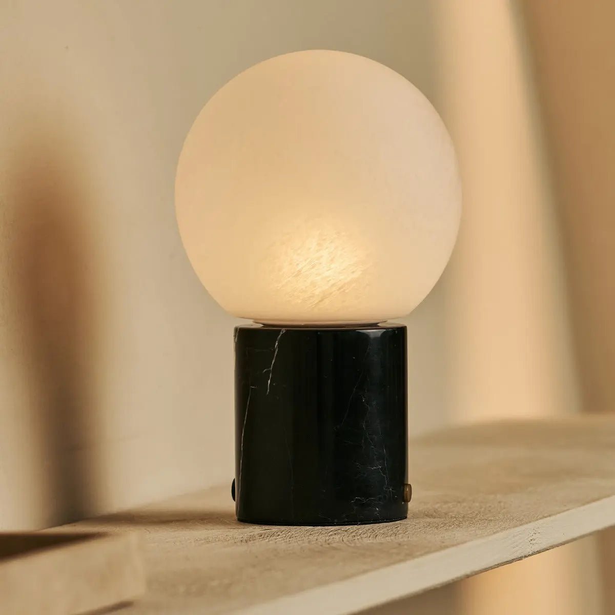Metsu Black / Nero Marquina - Classic Marmeren oplaadbare tafellamp met 3 lichte kleuren en dimfunctie - Afbeelding 5