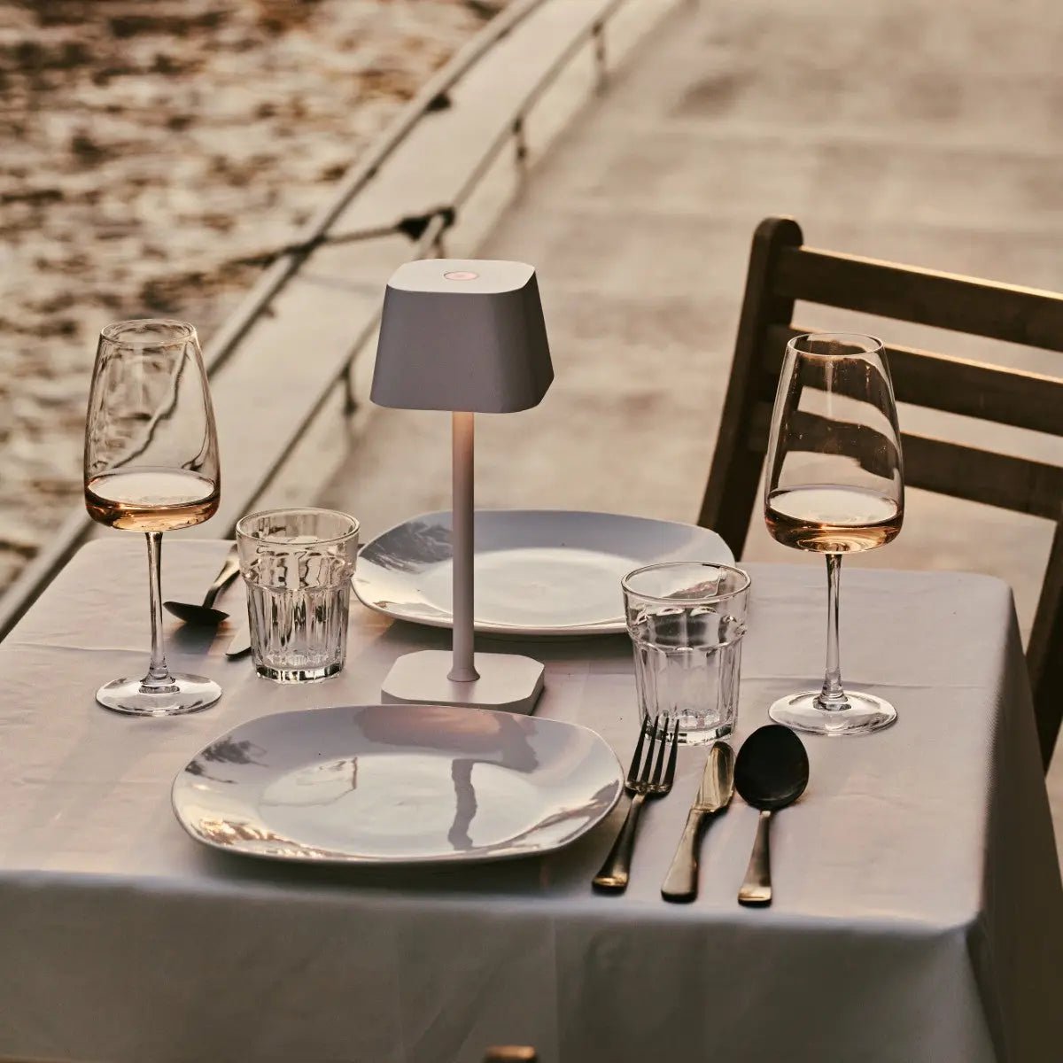 Ava witte oplaadbare tafellamp – stijlvolle, draadloze en dimbare verlichting - Afbeelding 11