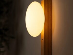Matthew lichtbruin stijlvol houten draadloze wandlamp - oplaadbaar en dimpelbaar