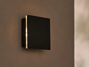 Lane Black draadloze wandlamp – Oplaadbare en dimbare lamp van natuurlijk hout