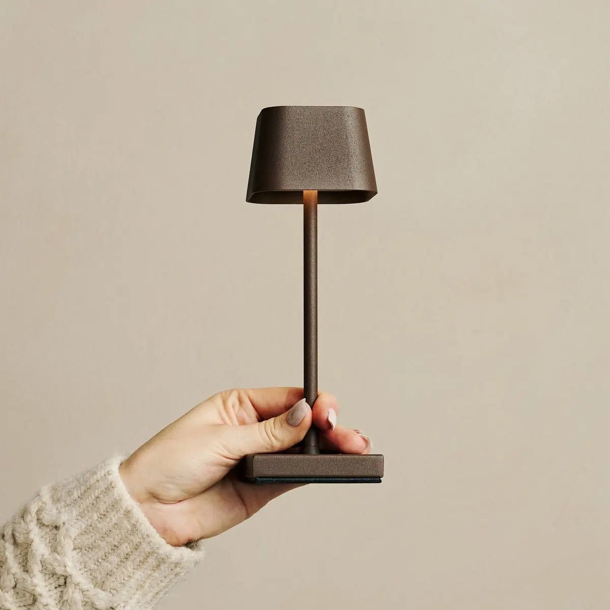 Sarphati Mini Mocha Bruin Draadloze tafellamp - Draadloos oplaadbaar via laadstation, dimbare lamp en 3 lichtmodi - Afbeelding 9