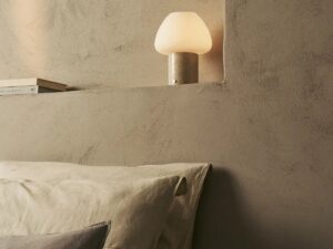 OSTADE Beige / Travertino Classico - Unieke travertine oplaadbare tafellamp met 3 lichte kleuren en dimfunctie