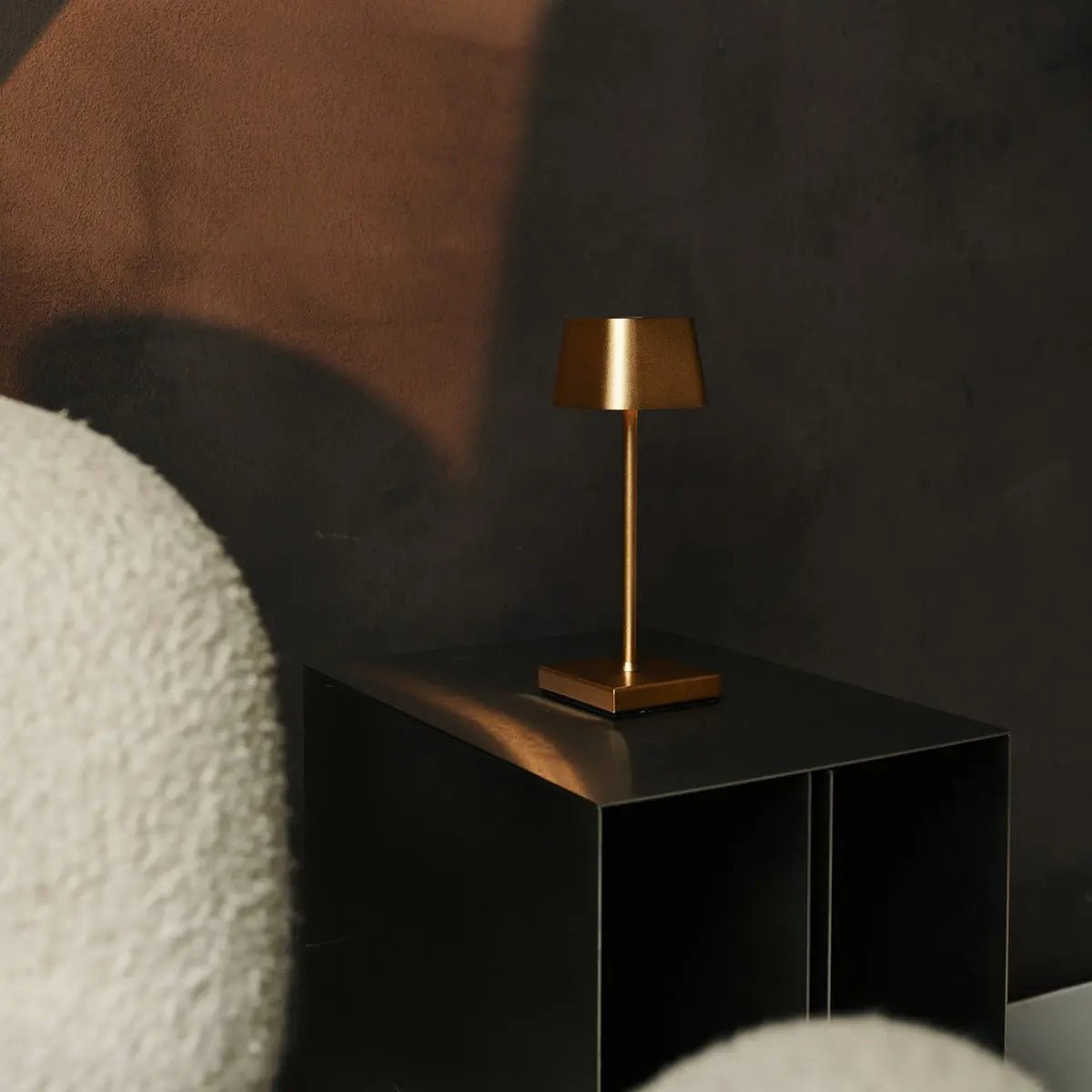 Sarphati Mini Gold draadloze tafellamp perfect voor horeca -industrie - draadloos oplaadbaar via laadstation, dimbare lamp en 3 lichtmodi - Afbeelding 13