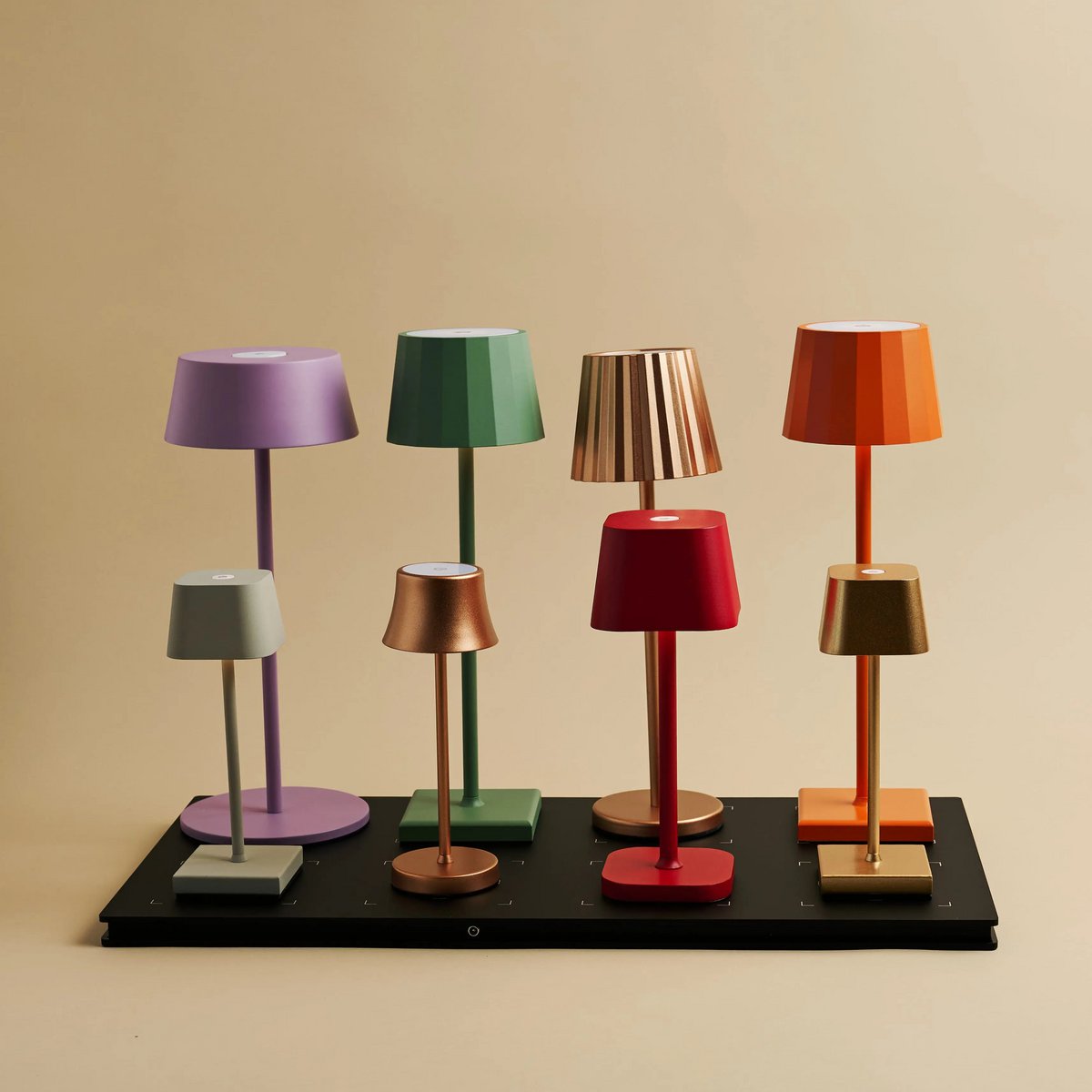 Combi Set Professional-8 X de Pijp Mini Midnight Black oplaadbare tafellampen & 1 x Central Station draadloos laadstation met Qi-Technology - Afbeelding 12