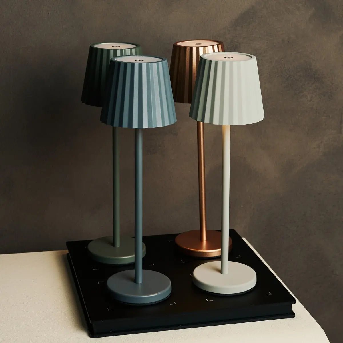 Combi Set Professional-4 x Maya Olive Green Oplaadbare tafellampen en 1 x Amstel Wireless Laying Station met Qi-Technology - Afbeelding 10