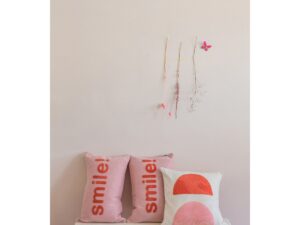 Smile kussen roze, punch naald borduurwerk