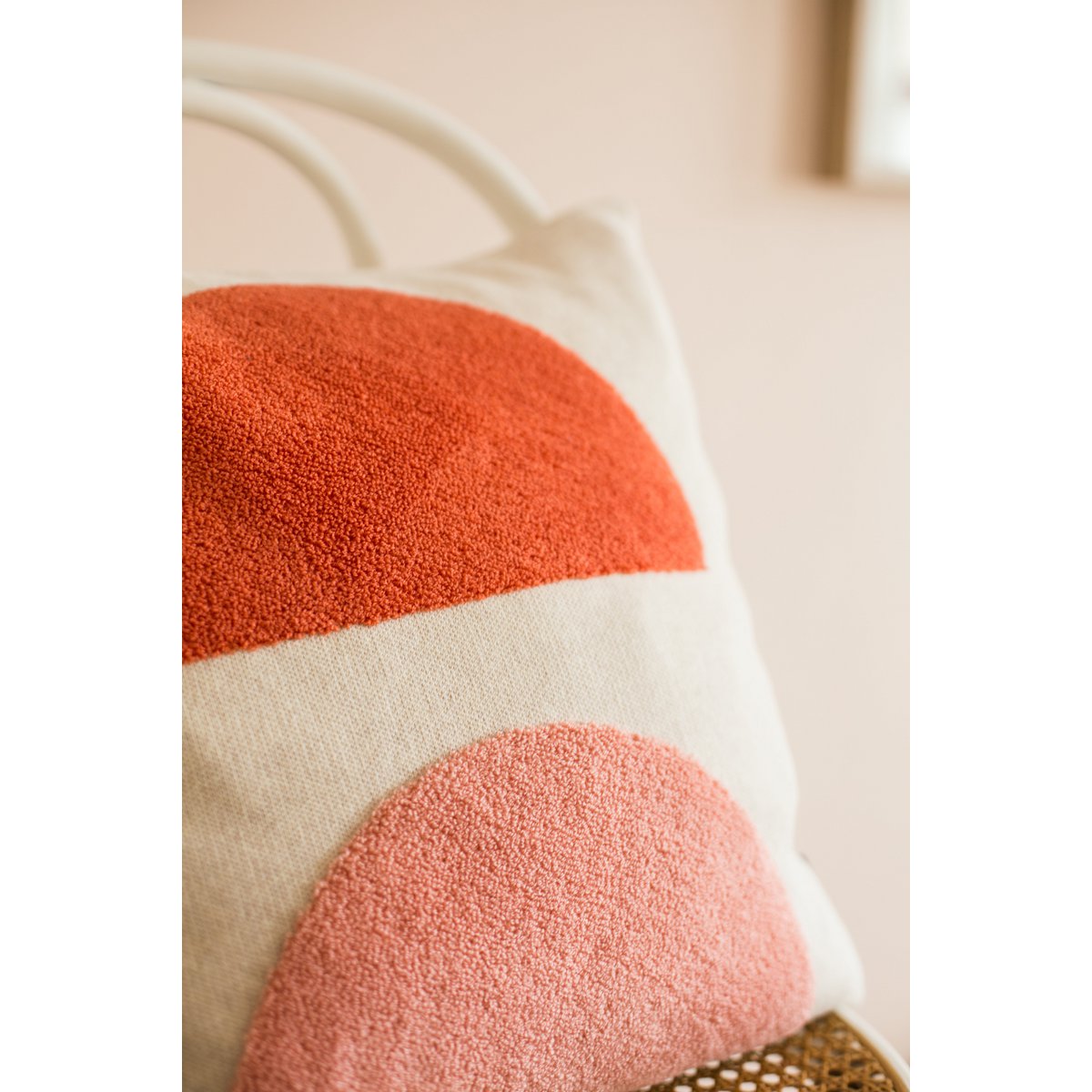 Mona kussen-dekroze roze, punch naald borduurwerk - Afbeelding 3