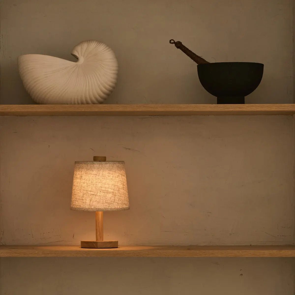 Rover Lichtbruine Houten Oplaadbare Lamp | Snoerloos, dimbaar met stoffen kap - Afbeelding 5