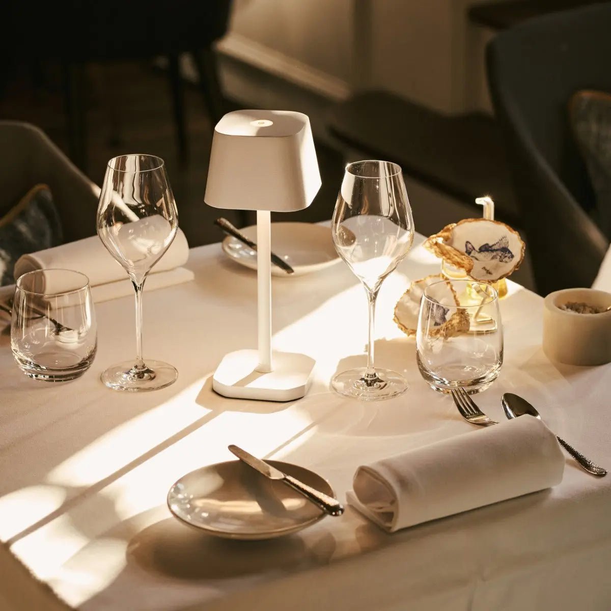 Ava witte oplaadbare tafellamp – stijlvolle, draadloze en dimbare verlichting - Afbeelding 4