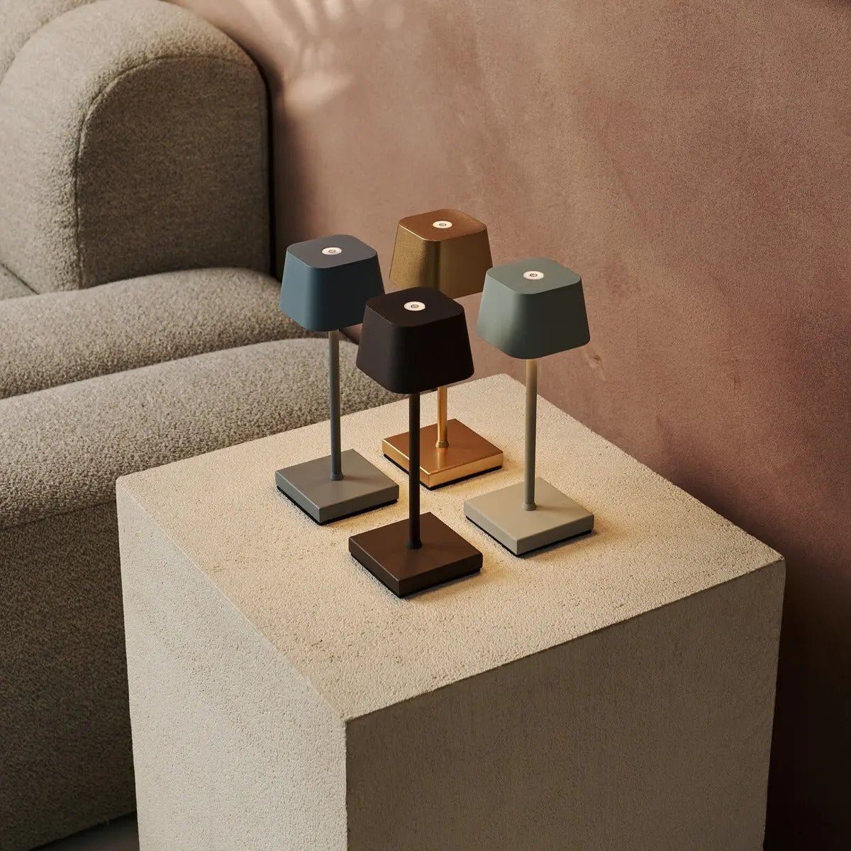 Sarphati Mini Gold draadloze tafellamp perfect voor horeca -industrie - draadloos oplaadbaar via laadstation, dimbare lamp en 3 lichtmodi - Afbeelding 2