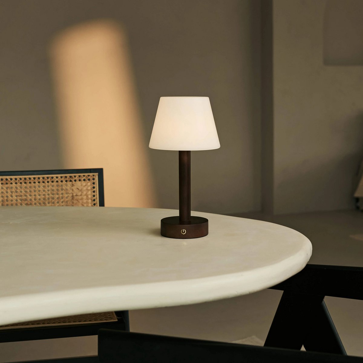 Zoë Donkerbruine Houten Oplaadbare Tafellamp | Dimbaar, USB-C, batterijduur van 80 uur - Afbeelding 5