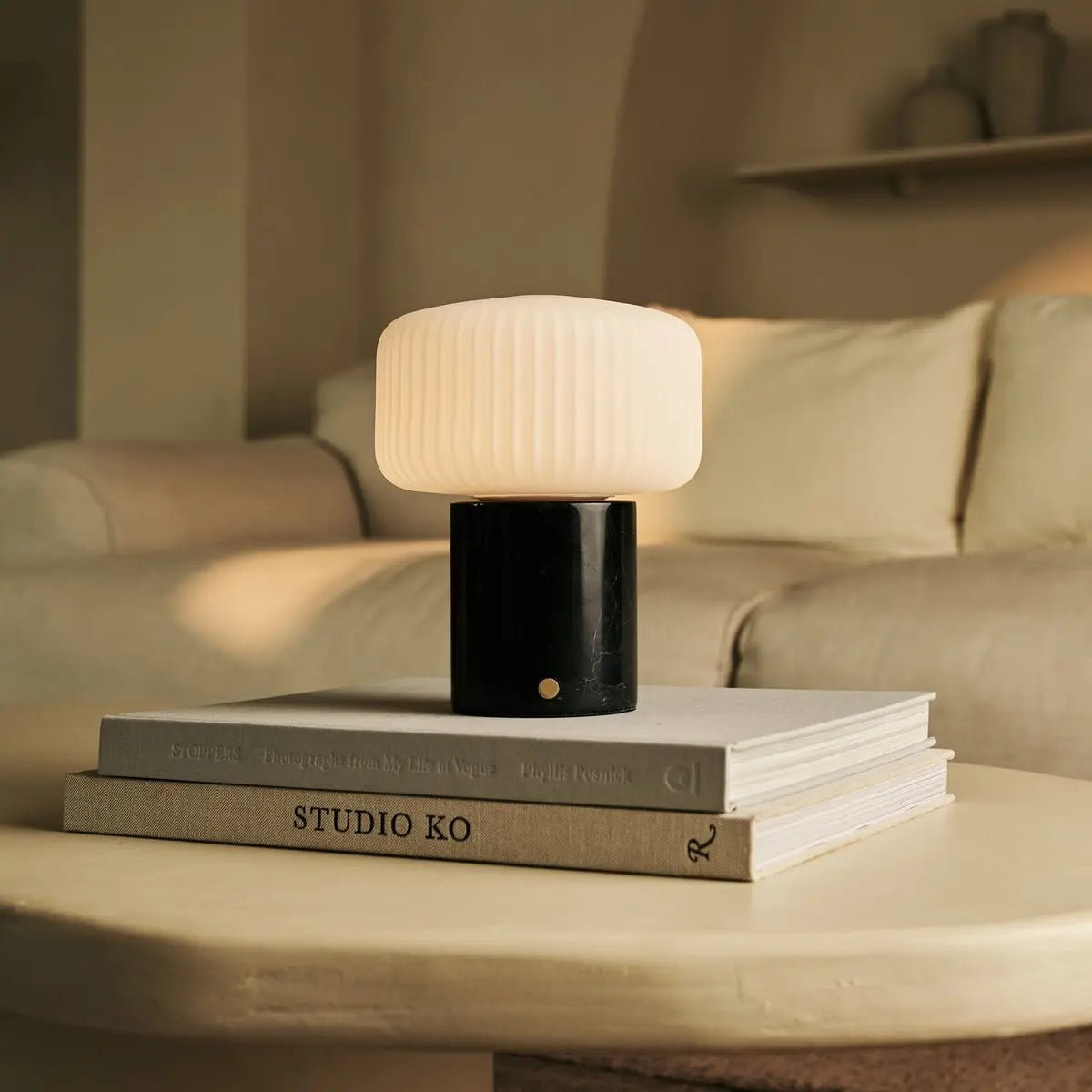 Renoir Black / Nero Marquina - Marmeren oplaadbare tafellamp - draadloos, USB -oplaadbaar en tot 100 uur verlichting - Afbeelding 2