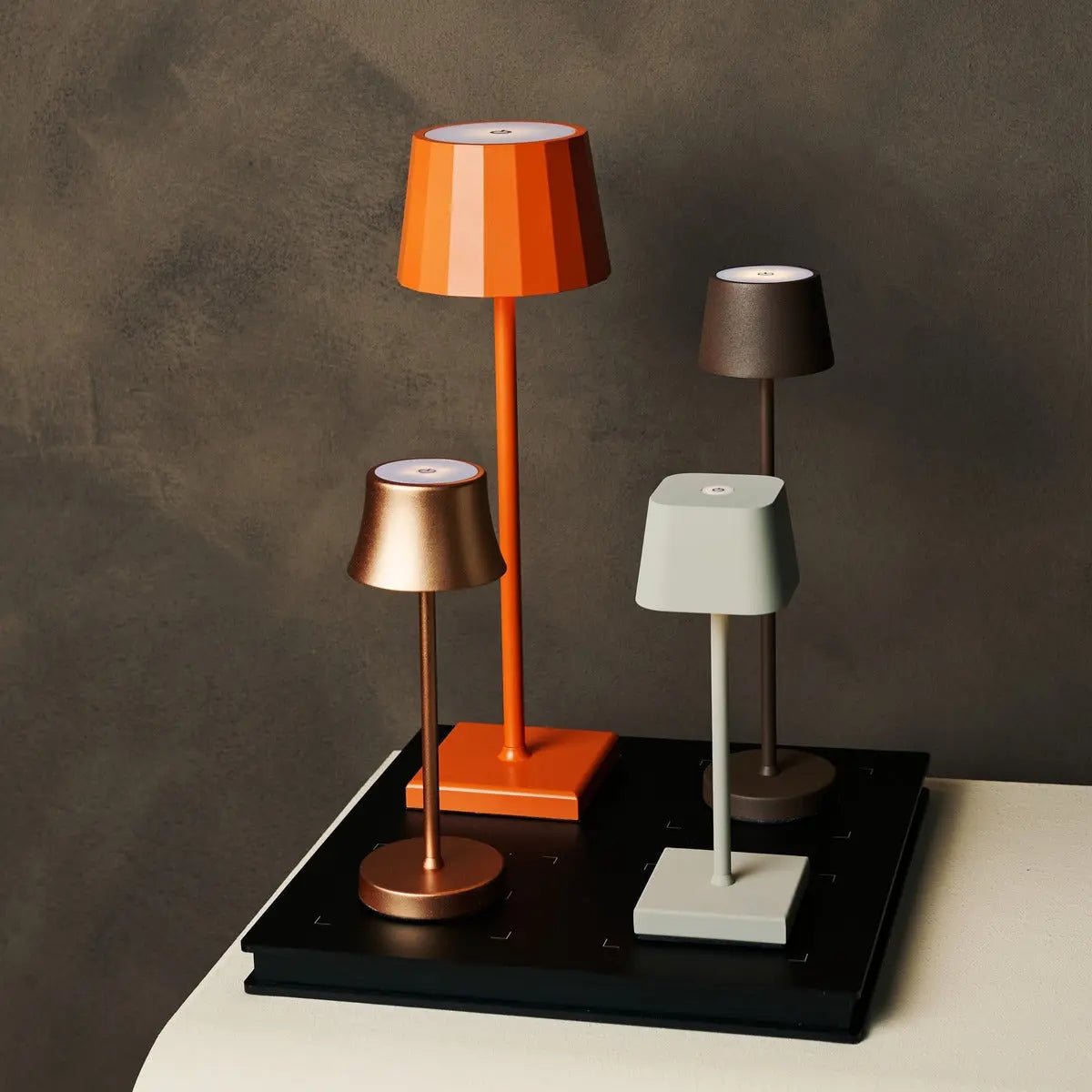 Combi Set Professional-4 x Sarphati Mini Mouse Gray oplaadbare tafellampen & 1 x Amstel Wireless Laying Station met Qi-Technology - Afbeelding 9