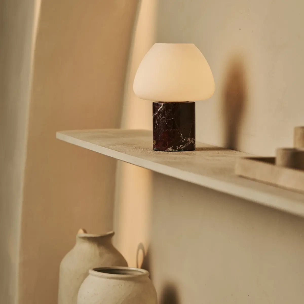 OSTADE ROOD / ROSSO Levanto - Unieke marmeren oplaadbare tafellamp met 3 lichte kleuren en dimfunctie - Afbeelding 2